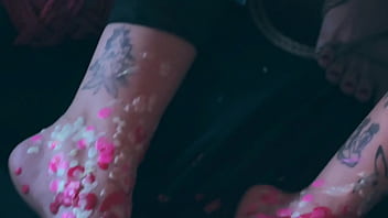 Love how hot wax feels on my feet