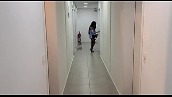 Minha vizinha perdeu a chave do ap chamei ela pra ficar em casa e fudi ela gostoso