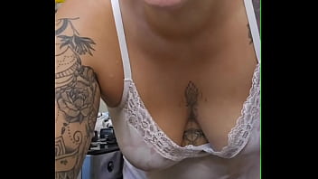 Grávida se exibindo