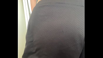 Deesdeepthroat strips off layers of pants