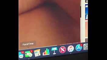 Light skin fingering till she cums