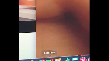 Light skin fingering till she cums