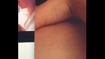 Light skin fingering till she cums