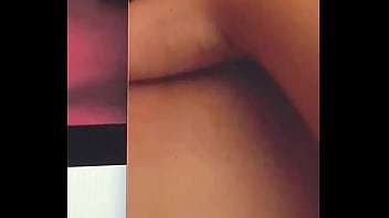 Light skin fingering till she cums