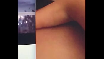 Light skin fingering till she cums