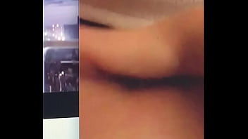 Light skin fingering till she cums