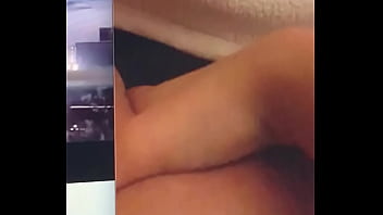 Light skin fingering till she cums