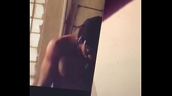 Light skin fingering till she cums