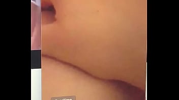 Light skin fingering till she cums