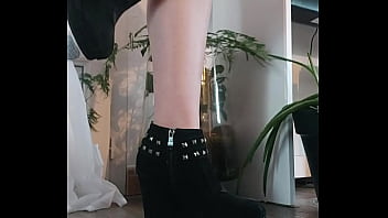 Petit talon noir sexy tu en pense quoi mon chou passe un bon dimanche