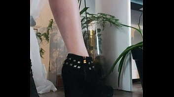 Petit talon noir sexy tu en pense quoi mon chou passe un bon dimanche