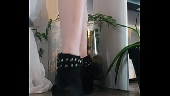 Petit talon noir sexy tu en pense quoi mon chou passe un bon dimanche