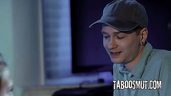 Virgin teen has sex with her geek friend