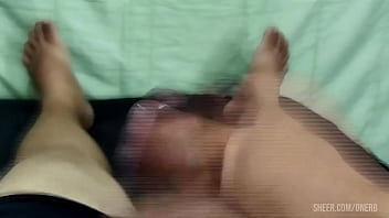 Não aguentei ver minha ex se masturbando e fui bater uma punheta no pinto minúsculo