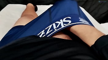 Não aguentei ver minha ex se masturbando e fui bater uma punheta no pinto minúsculo