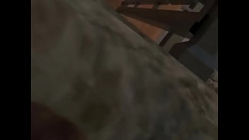 Mujer traga a mini chica