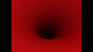 Mujer traga a mini chica