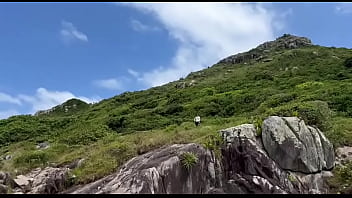 Suruba com os amigos na casa alugada seguido de sexo na trilha cheio de adrenalina