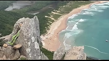 Suruba com os amigos na casa alugada seguido de sexo na trilha cheio de adrenalina