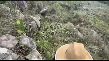 Suruba com os amigos na casa alugada seguido de sexo na trilha cheio de adrenalina