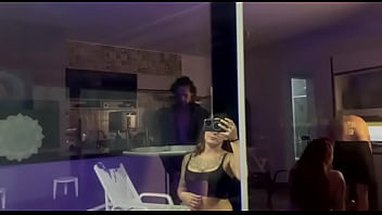 Suruba com os amigos na casa alugada seguido de sexo na trilha cheio de adrenalina