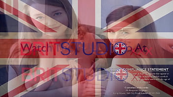 Nurse gets herself off with the wand