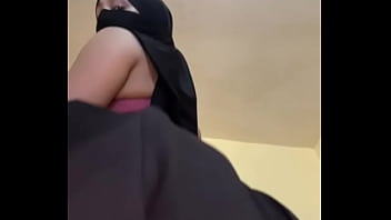 Solo hijab slut with huge arab ass plays with her round butt and horny bouncy booty