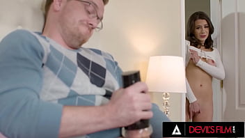 Hottie gives an hand after catching her in law fapping