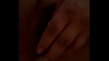 Mi esposa probando una rica zanahoria mmmm luego me la comere rn una ensalada