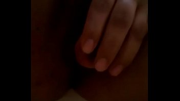 Mi esposa probando una rica zanahoria mmmm luego me la comere rn una ensalada