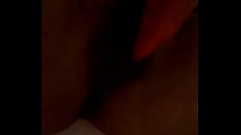 Mi esposa probando una rica zanahoria mmmm luego me la comere rn una ensalada