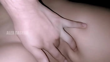 La culona de mi hermanastra me espera en tanga en mi cama y le relleno la concha de semen