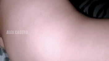 La culona de mi hermanastra me espera en tanga en mi cama y le relleno la concha de semen