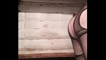 толстозадый русский гей мастурбирует член и пьёт мочу thumbnail