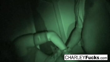 Brunette babe ges wild