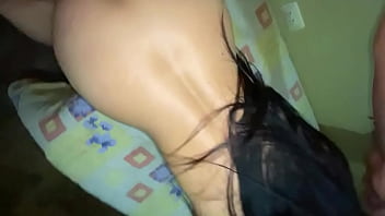 En hotel le doy jalando del cabello