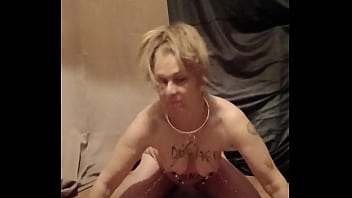 2025 04 19 esclave f autoseance uro insultes masurbation