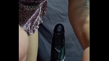 La enfermera de mi esposa se monta en su juguete