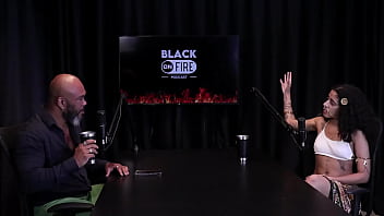 Morena Exibe Sua Buceta Peluda E O Cu Após Dizer Que Não Gosta De Se Depilar Era Julgada Pela Amiga Gosta De Uma Gozada Na Boca Atendeu Um Russo Foi Banida Por Causa De Um Saudita Bibi Hourani thumbnail