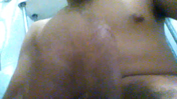 Masturbandome caliente en el baño de mi casa