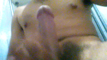 Masturbandome caliente en el baño de mi casa