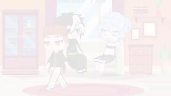 Rapariga tesuda transa com 3 raparigos