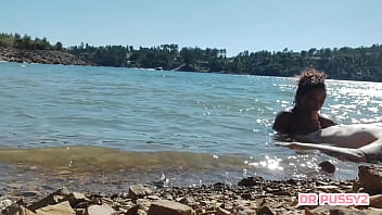 Mamei o pau do tatuado dentro de água na frente de todos os turistas que passeavam de barco ao final da tarde Mamei o pau do tatuado dentro de água na frente de todos os turistas que passeavam de barco ao final da tarde