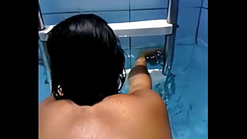 Fodendo na piscina do motel