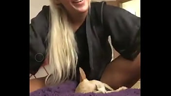 Daisy lee with his showing pussy on cam