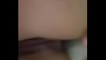 Amiga enfiando tudo no rabo