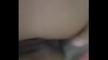 Amiga enfiando tudo no rabo