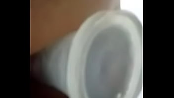 Amiga enfiando tudo no rabo