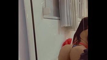 Bitches showinf off your hot body