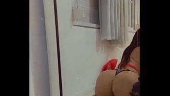 Bitches showinf off your hot body